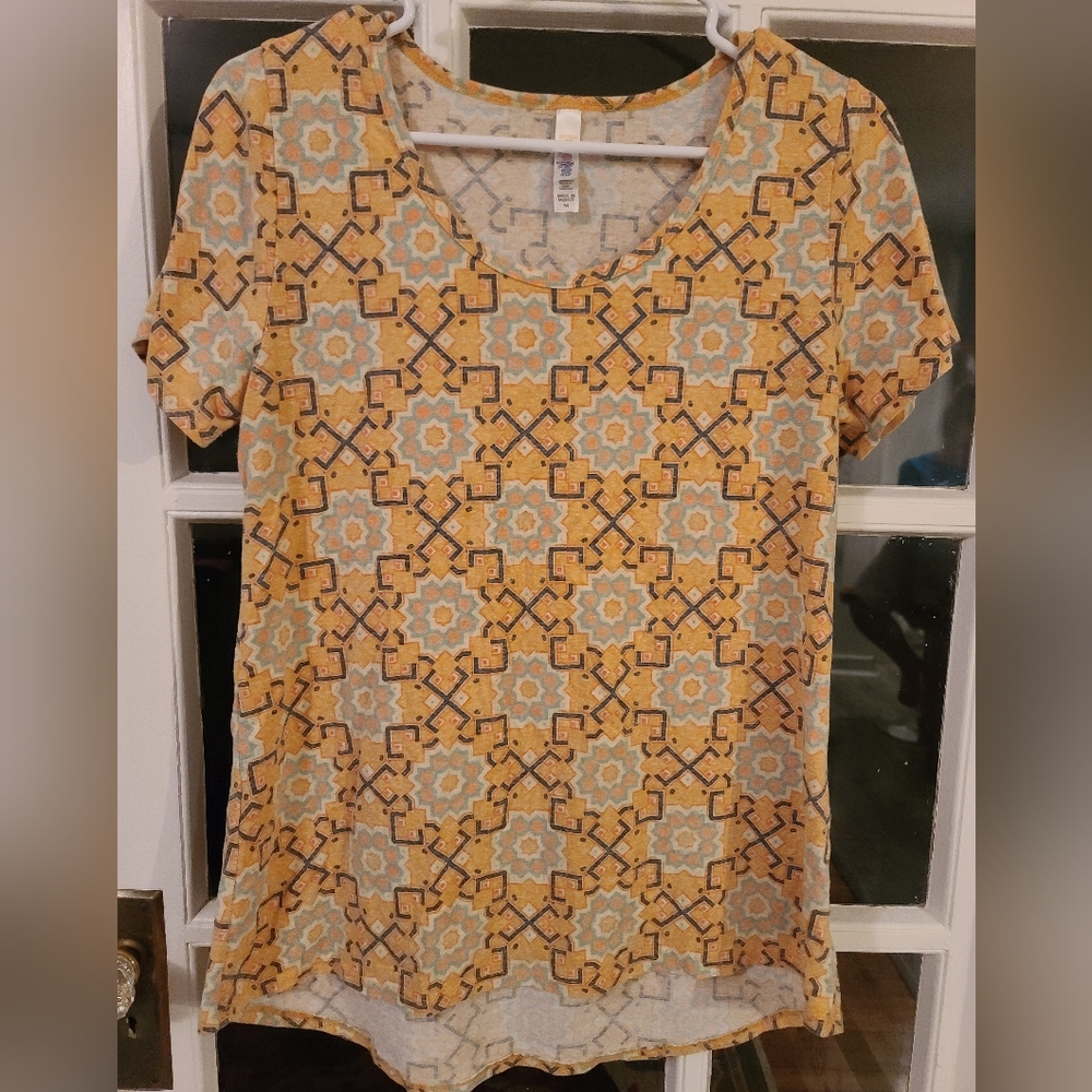 Cute LuLaRoe tee